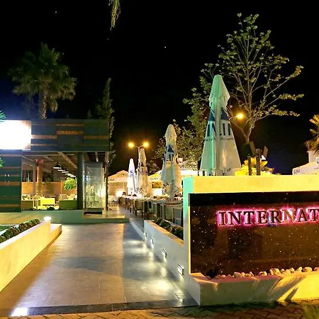 International 4*