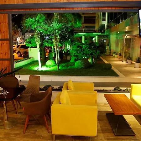 发罗拉国际酒店 4* Vlorë