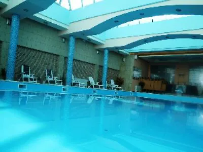 发罗拉国际酒店 4* Vlorë